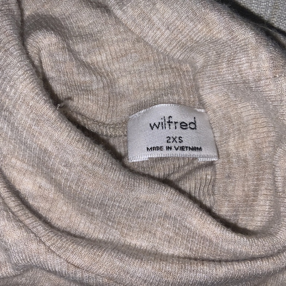 Only cropped turtleneck